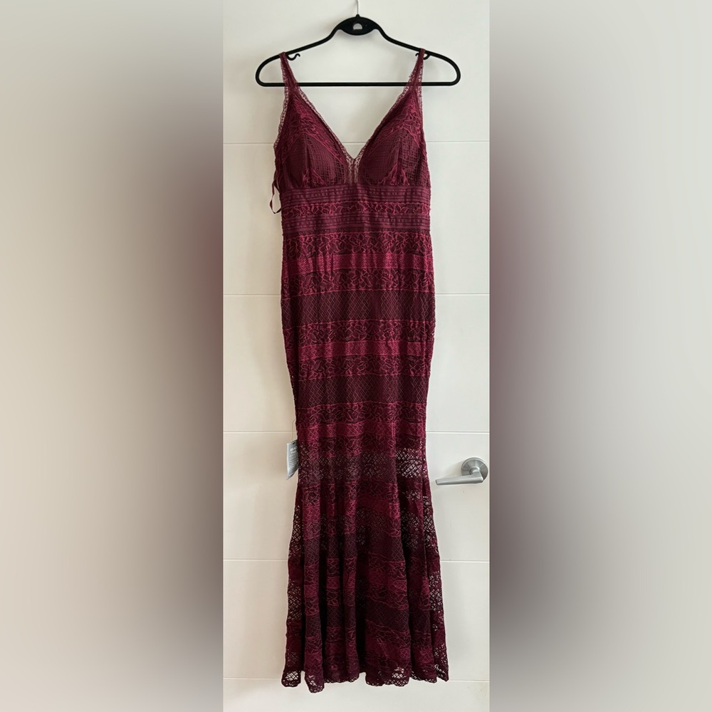 Stunning Red Burgundy Lace Floor-Length Mermaid Gown - Size Medium, NWT